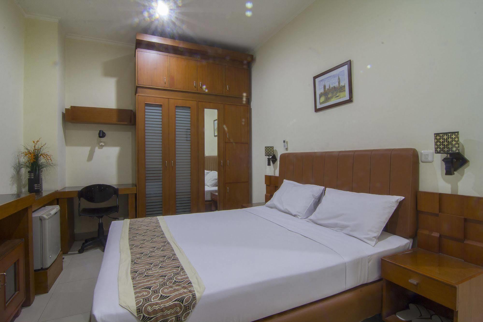House Of Arsonia Tulip Hotel Jakarta Buitenkant foto
